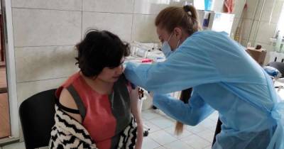 В Черновицкой области начали вакцинацию второй дозой Pfizer