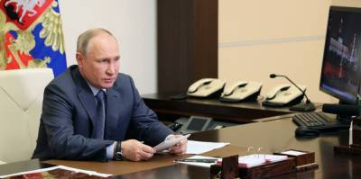Путин: Украину медленно превращают в «антипод» России
