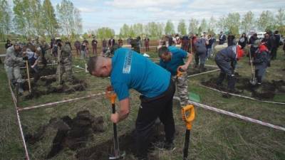 Отец и сын победили в конкурсе копщиков могил в Новосибирске