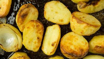Шеф-повар раскрыл секрет приготовления жареной картошки "из детства"