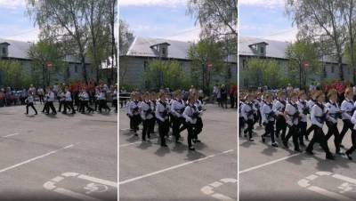Третьеклассники в Подмосковье прошли маршем под песню «Мы — русские. С нами Бог»