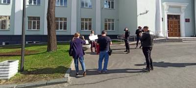 Одиночные пикеты пациентов с диабетом прошли в Петрозаводске (ФОТО)