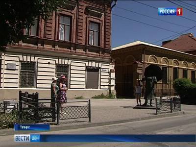 Памятник Раневской в Таганроге отправили на реставрацию