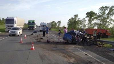 В Самарской области четыре человека погибли в аварии с участием грузовика