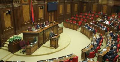 Парламент Армении принял заявление о "кризисной ситуации в приграничных районах"