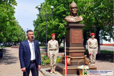 В Свердловске открыли памятник Александру Невскому