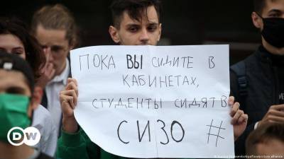 Как в Минске судят студентов: 12 обвиняемых и задержания в день суда