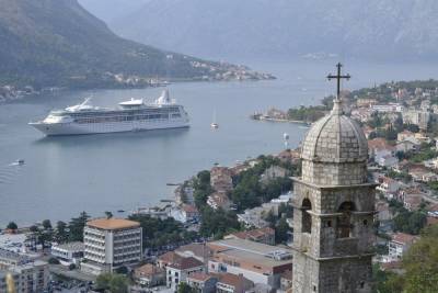Власти Черногории заявили, что пустят туристов на следующей неделе