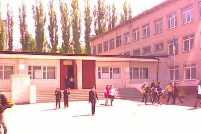 Возле школы в Одессе произошла стрельба: владельца оружия задержали