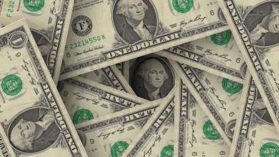 Экономист предупредил о вероятных "сюрпризах" при покупке доллара