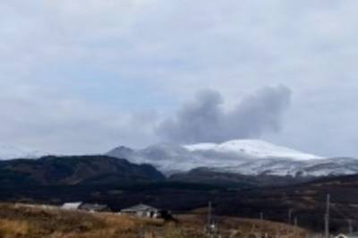 На Курилах зарегистрировали пепловый выброс из вулкана Эбеко