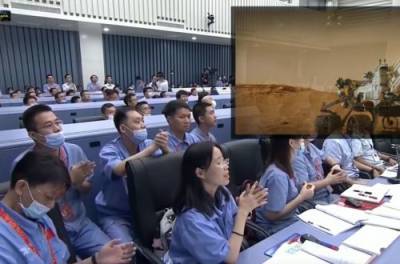 Китайцы высадили на Марс первый марсоход. ВИДЕО