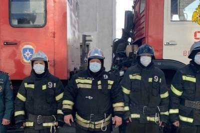 В Тверской области пожарные вошли в горящий дом, чтобы спасти людей