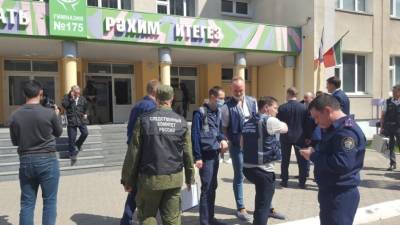 Охрану школы в Казани, куда перевели учеников после стрельбы, усилили двумя росгвардейцами