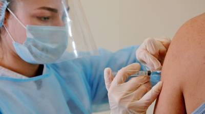 Вторую дозу вакцины против COVID получили еще 5 тысяч украинцев