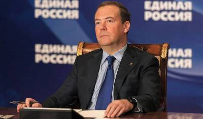Дмитрий Медведев назвал абсурдными обвинения против Виктора Медведчука