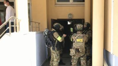Ученики казанской гимназии №175 записали звуки взрыва и выстрелов на диктофон