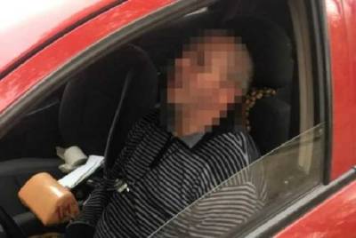 Во Львове пьяный водитель заснул, когда ему выписывали штраф