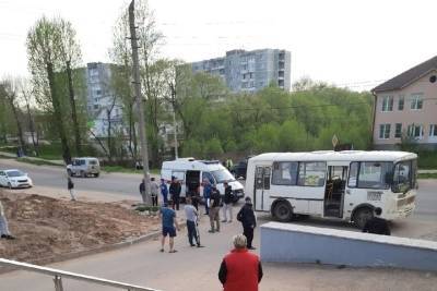 Следователи проводят проверку из-за смерти 4-летней девочка в ДТП в Тверской области