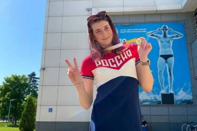 Спортсменка из ДНР завоевала золото на соревнованиях по плаванию в РФ