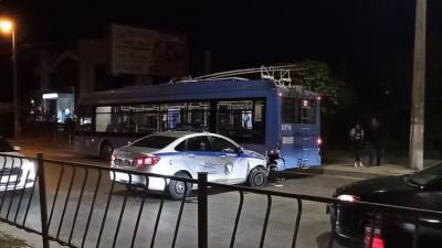 ДТП с троллейбусом и полицейской машиной произошло в Севастополе