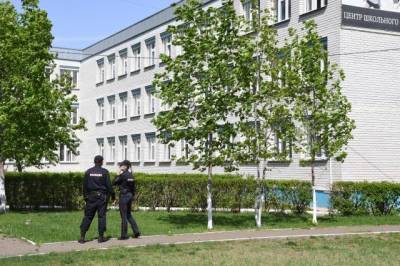 В школе Казани, принявшей учеников после трагедии, усилили охрану