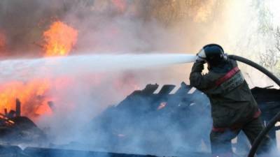 Кровля бывшего хлебозавода загорелась в Татарстане