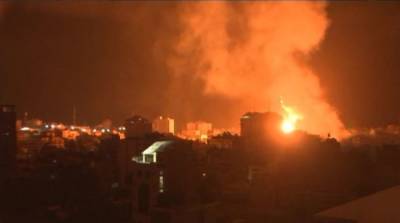 Из-за ракетного обстрела в израильском порту Ашдод произошел пожар