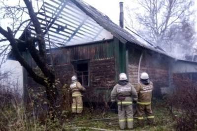 Вчера вечером в Смоленской области загорелся жилой дом
