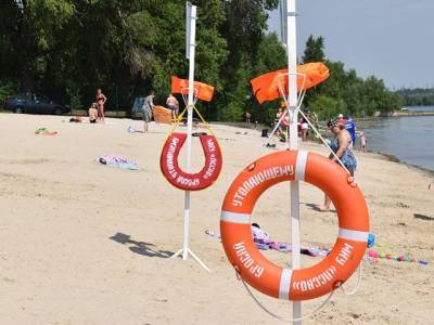 Из-за аномальной жары на челябинские пляжи досрочно выходят спасатели