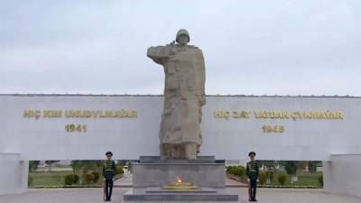 На 9 мая в Туркменабате обычных граждан не пропустили к Вечному огню