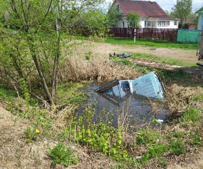 В Смоленской области водитель погиб, съехав в болото