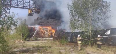 В Вешкаймском районе загорелись склады