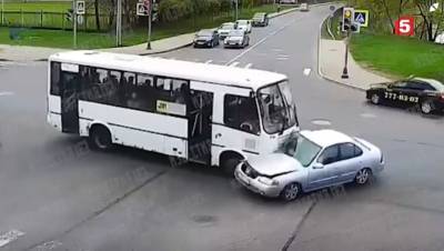 В Петербурге в ДТП попали два пассажирских автобуса