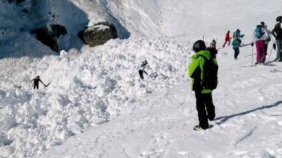 Двое лыжников погибли при сходе лавины в Швейцарии
