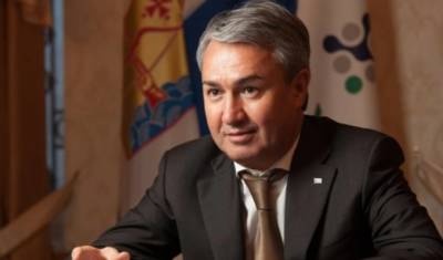 Депутат Госдумы уроженец Таджикистана Рахим Азимов попал в ДТП в Москве