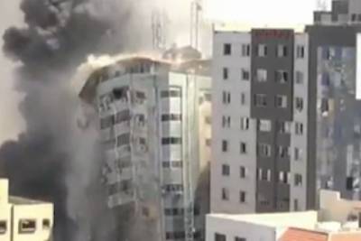 Израиль разрушил здание в Газе с офисами международных СМИ