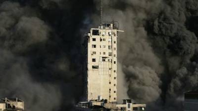 Авиация Израиля разбомбила высотное здание, где располагались СМИ