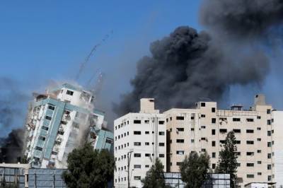 Удар Израиля привел к обрушению в Газе здания с офисами международных СМИ
