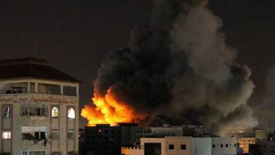 Появилось видео атаки Израиля на многоэтажное здание в офисами СМИ в Газе