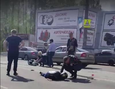 В Смоленске легковушка столкнулась с мотоциклом