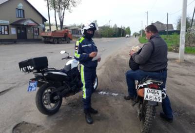 Мотобат ДПС вышел в Тверской области «на охоту» за мотоциклистами-нарушителями