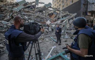 Израиль раскритиковали за удар по офисам СМИ в Газе