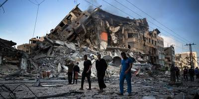 Израиль наносит точечный удар по высотному зданию в Газе (видео)