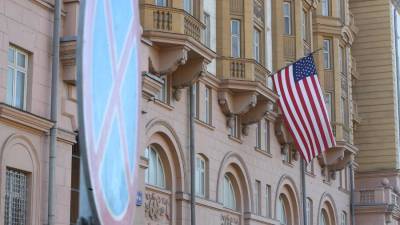 Высылаемая пресс-секретарь посольства США назвала честью работу в Москве