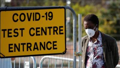 За сутки в Британии зафиксировали 2027 случаев коронавируса