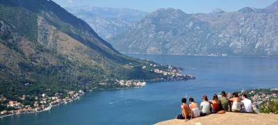 Черногория полностью открывается для туристов вопреки ситуации с коронавирусом в стране
