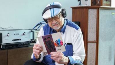 96-річний діджей з Гонконгу провів останній радіоефір та пішов на пенсію
