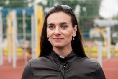 Елена Исинбаева просит сдать кровь для тренера из Волгограда