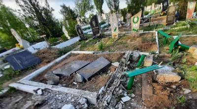 На Донбассе террористы «ЛНР» танком разрушили кладбище